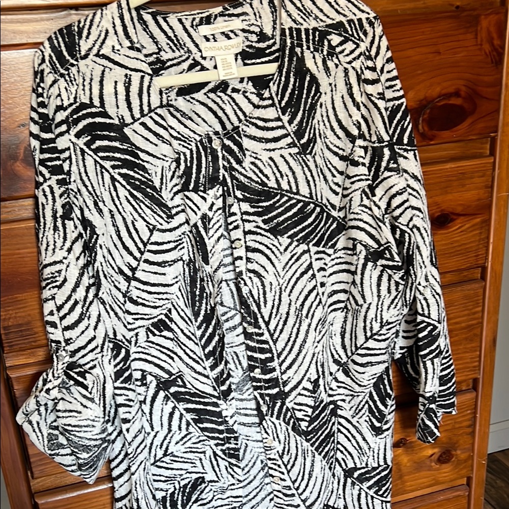 Cynthia Rowley Black and White 3/4 Sleeve Graphic Top
